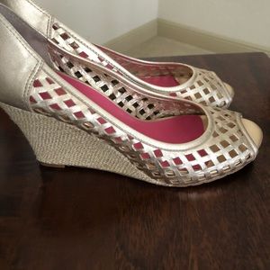 Lilly Pulitzer size 8.5 Gold resort espadrilles.